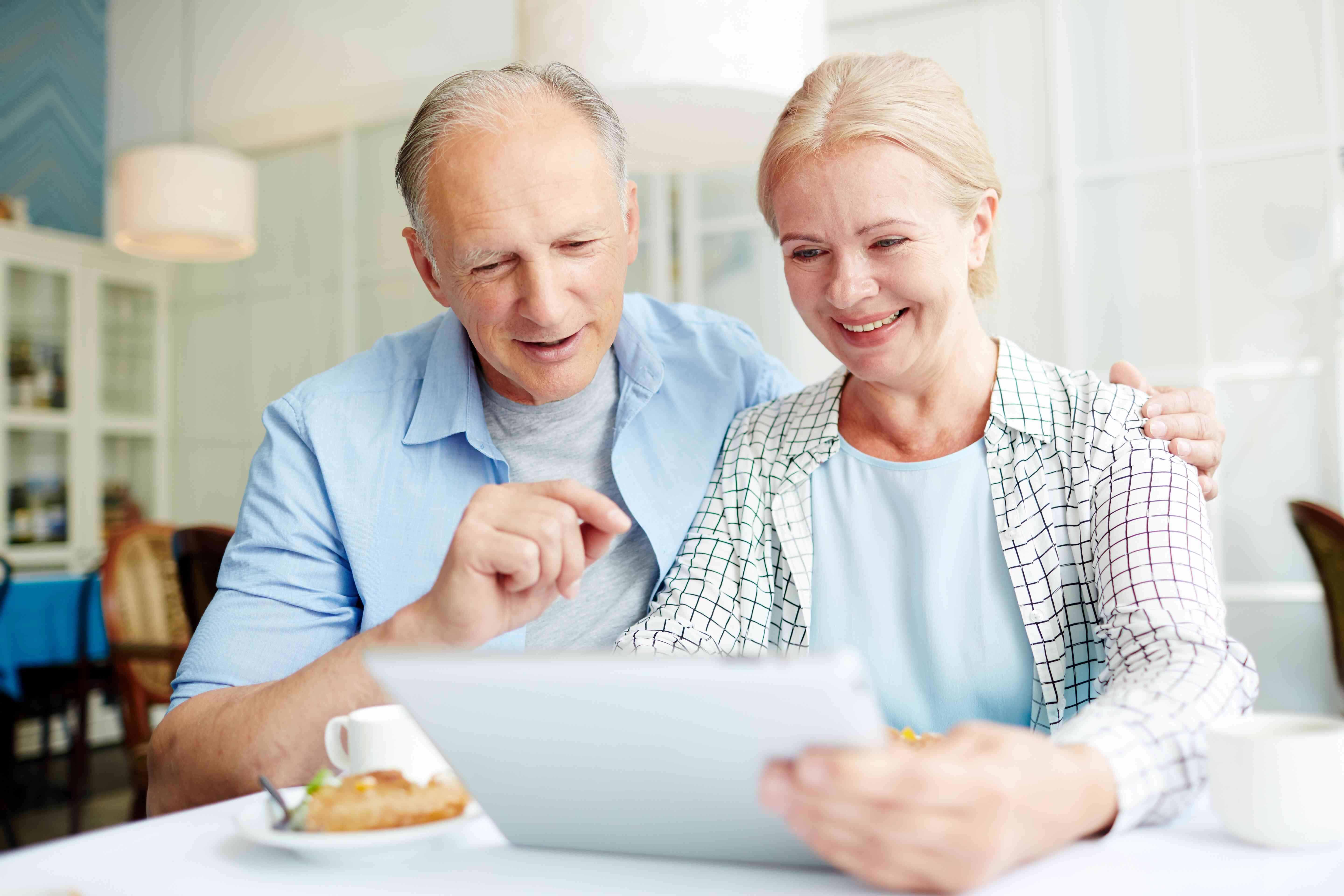 couple looking at ipad