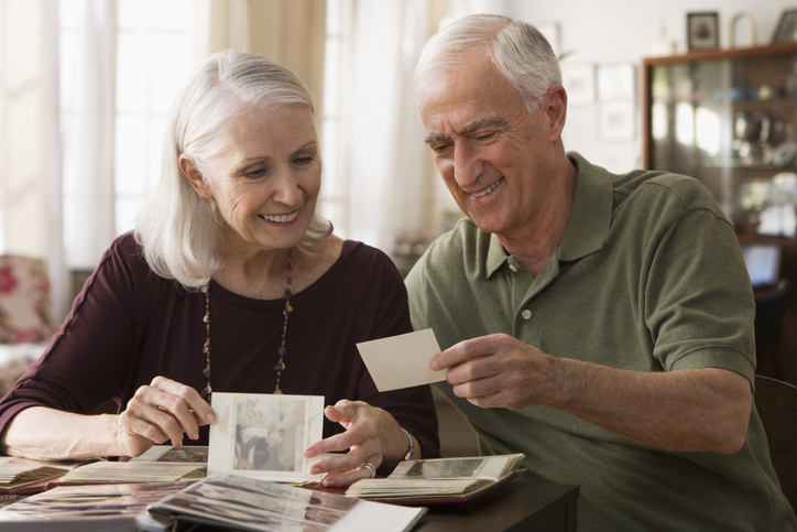 Seniors reviewing photos